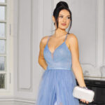 Czarny koń w szafie – sukienka maxi