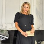 Szerokie ramiona – jaka sukienka wysmukli górę sylwetki?