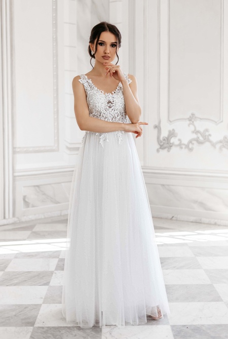 Olśniewająca sukienka maxi z haftem i tiulowym dołem w kolorze białym Model: PW-4061