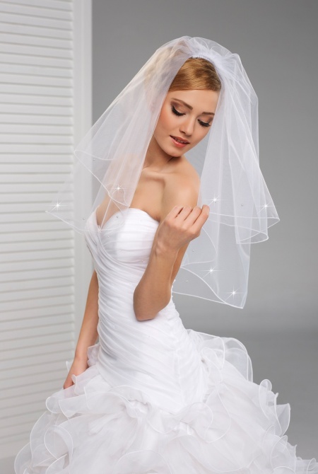 Biały welon zakończony mereżką i kryształkami KOLOR BIAŁY Model: W6