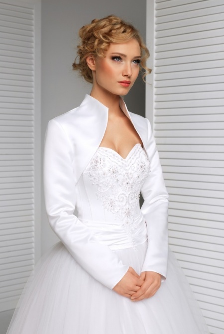 Śmietankowe bolerko z długim rękawem KOLOR ECRU/ŚMIETANKA Model: B81 Ivory