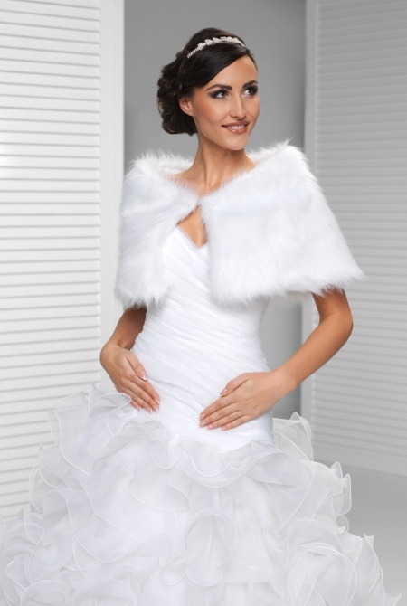 Ślubne futerko KOLOR ECRU/ŚMIETANKA Model: B21 Ivory