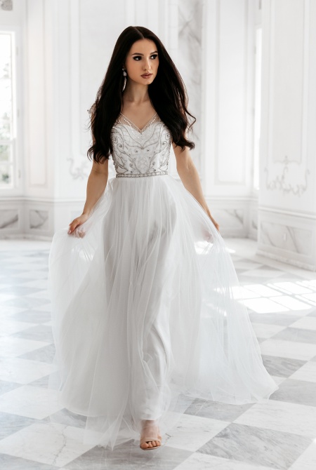 Biała sukienka ślubna z błyszczącą górą. Model: PW-6601