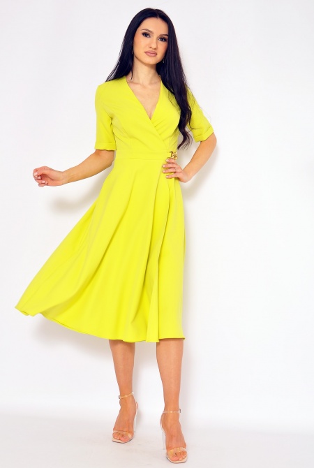 Limonkowa sukienka midi z ozobnym paskiem z boku. MODEL: M-6612