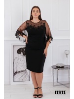 Elegancka sukienka midi z prostą spódnicą i szerokimi rękawkami w kolorze czarnym. Model: CU-6725