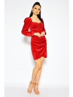 Welurowa sukienka z długim luźnym rekawem w kolorze czerwonym. MODEL:KT-7142