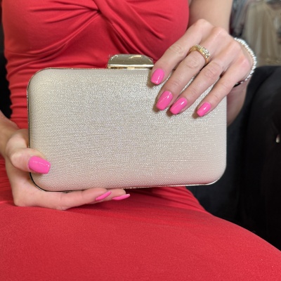 Wizytowa torebka połyskująca w kolorze różowym. MODEL:T-964