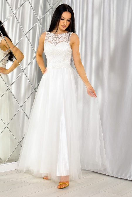 Sukienka ślubna w kolorze białym z zabudowaną górą. MODEL:PW-7407