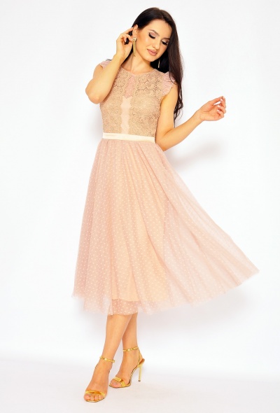 Sukienka midi z prostĄ spódnicą w kropeczki oraz koronkową górą w kolorze BEŻOWYM. MODEL:IP-7530
