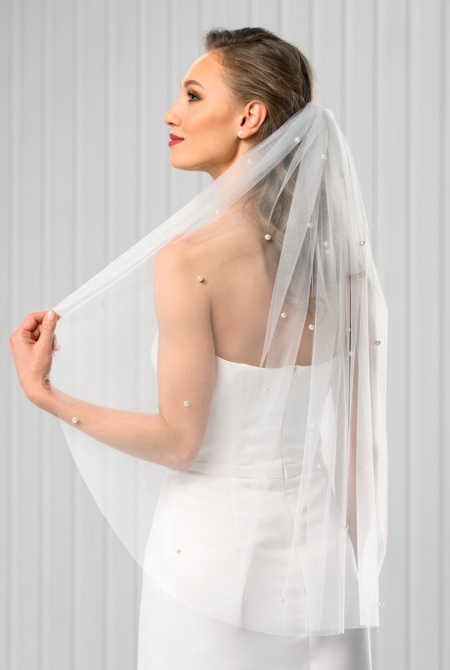 Welon ślubny z perełkami w kolorze białym. MODEL:W164