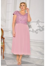 Elegancka sukienka midi z haftowaną górą i zwiewną spódnicą W KOLORZE PUDROWYM RÓŻU. Model: CU-7920