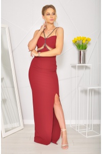 Sukienka maxi w kolorze bordowym z wycieciami z siatki oraz cekinami przy dekolcie.MODEL:CU-7983