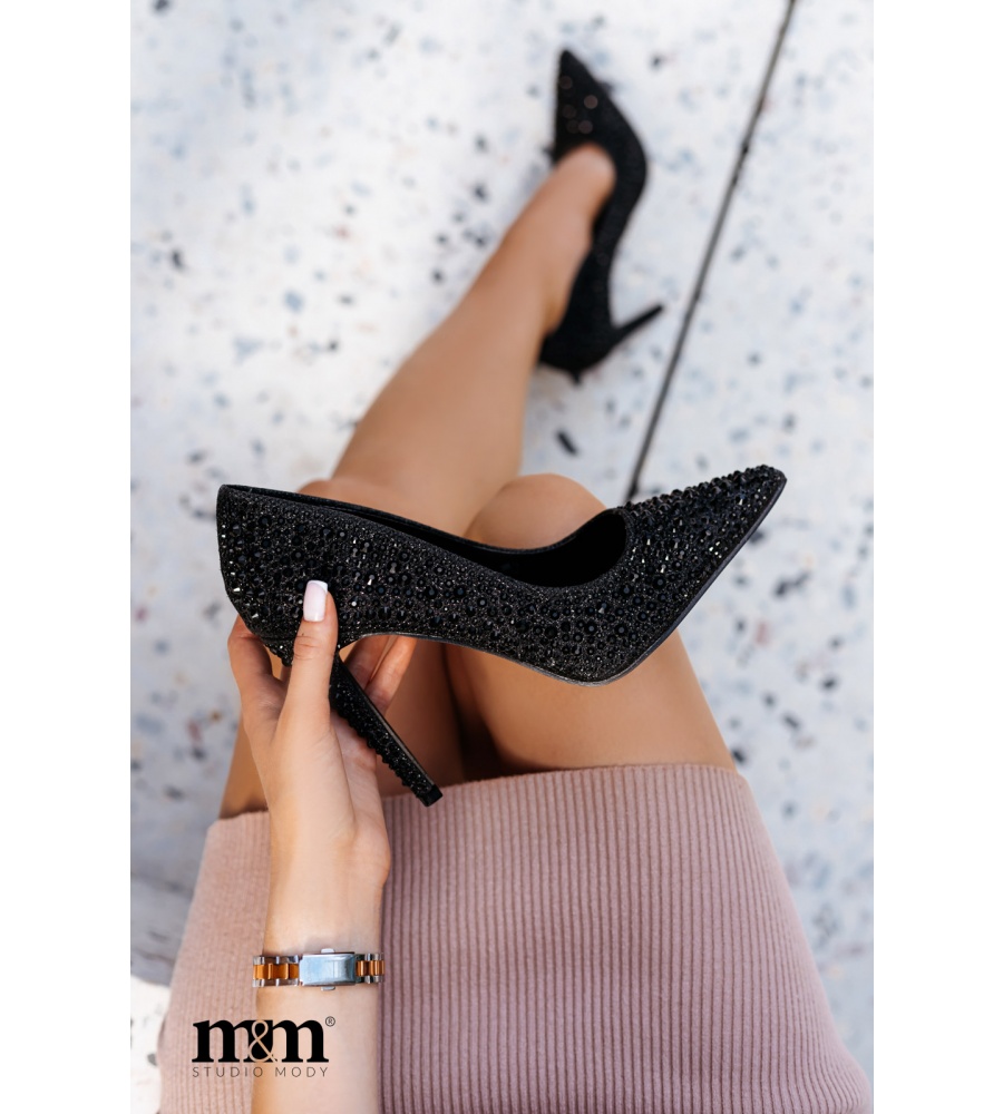 SZPILKI W CAŁOŚCI POKRYTE DŻETAMI W KOLORZE CZARNYM. MODEL: YES-2641 BLACK
