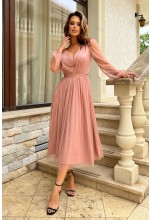 Tiulowa sukienka midi pokryta brokatem w kolorze pudrowego różu. BC-8557