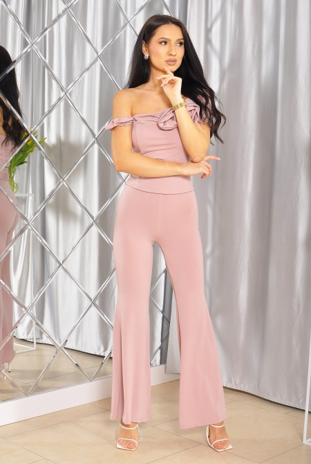 Letni komplet z krótką bluzką oraz spodniami a'la dzwony w kolorze pudrowego różu. Model: MT-8754