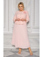 Szykowny komplet ze spódncą i żakietem w kolorze pudrowego różu. Model: IP-8800