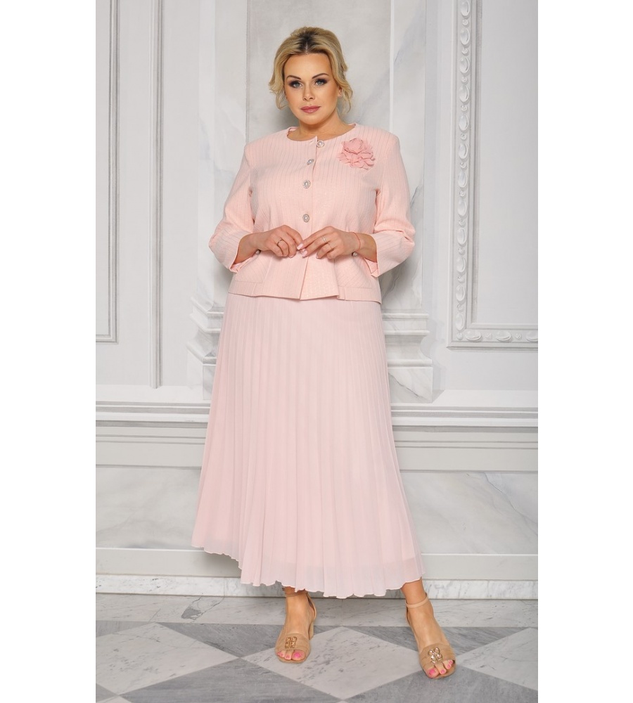 Szykowny komplet ze spódncą i żakietem w kolorze pudrowego różu. Model: IP-8800