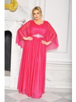 SUKIENKA ROZKLOSZOWANA Z RĘKAWKIEM ZE ZDOBIENIEM W TALII W KOLORZE MOCNEGO RÓŻU. MODEL: CU-8825