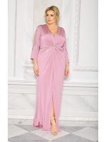 Sukienka maxi w kolorze pudrowego różu z cyrkoniami na rekawkach i w talii. .MODEL:CU-8841