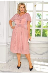Sukienka w kolorze rózowym falbanką na dekolcie. MODEL:CU-8863