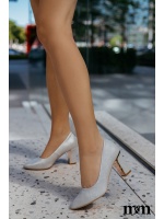 CZÓŁENKA W KOLORZE SREBRNYM ZE ZŁOTYM ZDOBIENIEM NA SŁUPKU. MODEL: 62 SREBRNA J