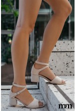 Sandałki brokatowe na klocku w kolorze beżowo-złotym. MODEL: 76 złoty brokat