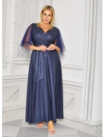 SUKIENKA MAXI POŁYSUJĄCA Z PASKIEM I TIULOWYMI RĘKAWKAMI W KOLORZE GRANATOWYM. Model: BM-9045