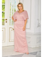 Elegancka sukienka maxi w kolorze pudrowego różu z szerokimi rękawkami i bogato zdobionym dekoltem. Model: CU-9096