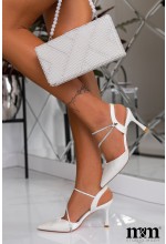 BUTY W KOLORZE BIAŁYM Z ODKRYTĄ PIĘTĄ NA NISKIM OBCASIE ORAZ SREBRNYM PASKIEM .MODEL:266-65B WHITE