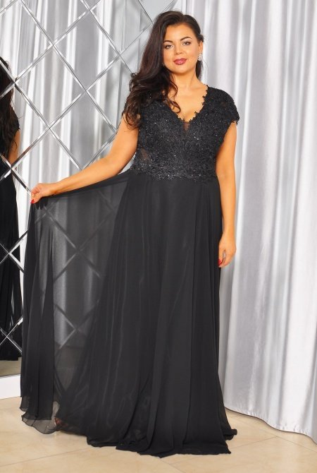 Sukienka maxi z haftowaniem i diamencikami na dekolcie.MODEL: PW-9317