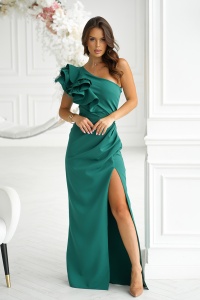 SUKIENKA MAXI W KOLORZE ZIELONYM NA JEDNO RAMIĘ Z PIÓRKAMI ORAZ FALBANĄ. MODEL: BC-9373