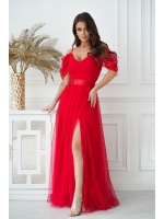 Sukienka w kolorze czerwonym z opadającymi rękawkam.MODEL:BC-9380