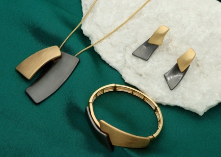 Naszyjnik z metalu szczotkowanego N98489