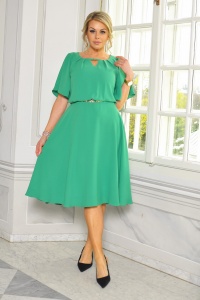 Sukienka szyfonowa w kolorze zielonym ze złotym zdobieniem w pasie.MODEL: TR-9501