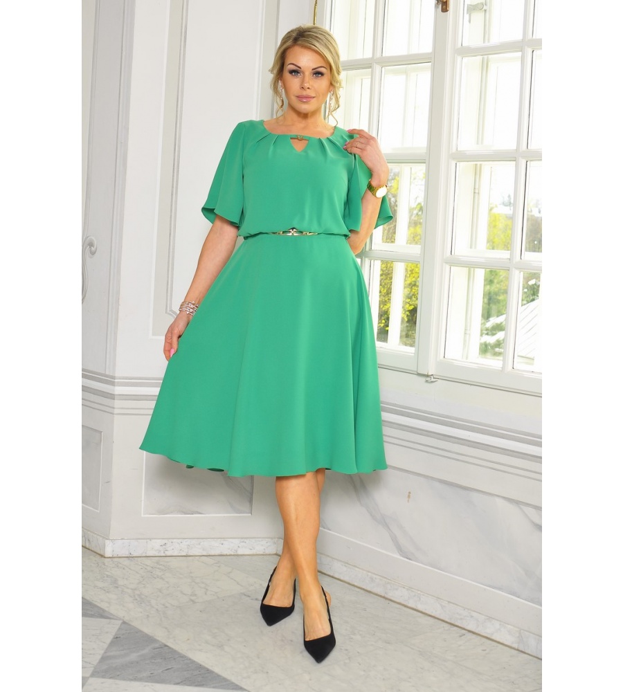 Sukienka szyfonowa w kolorze zielonym ze złotym zdobieniem w pasie.MODEL: TR-9501