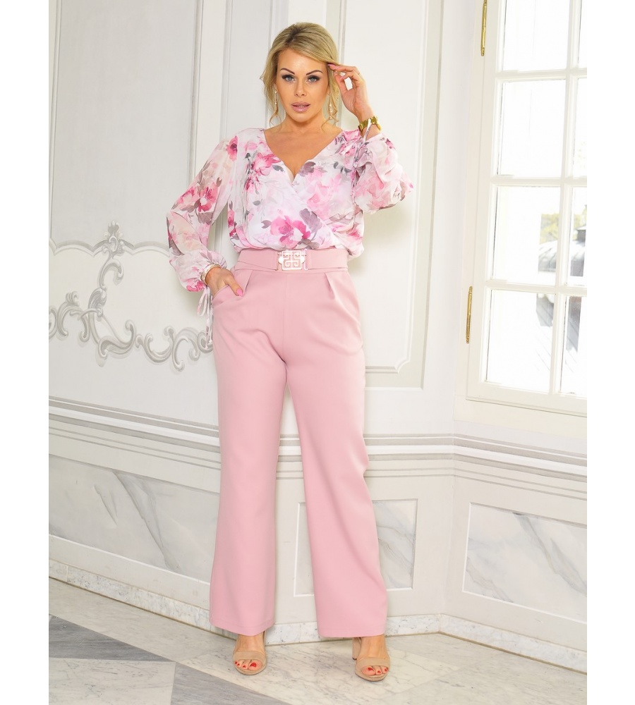 Elegancki komplet ze spodniami i bluzką w kwiaty. MOODEL: DE-9515
