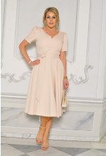 SUKIENKA BEŻOWA Z KWIATEM I PASKIEM W TALI. MODEL:EB-9558