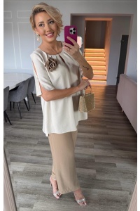 Beżowy komplet spodnie+tunika z kwiatem. MODEL:TR-9563