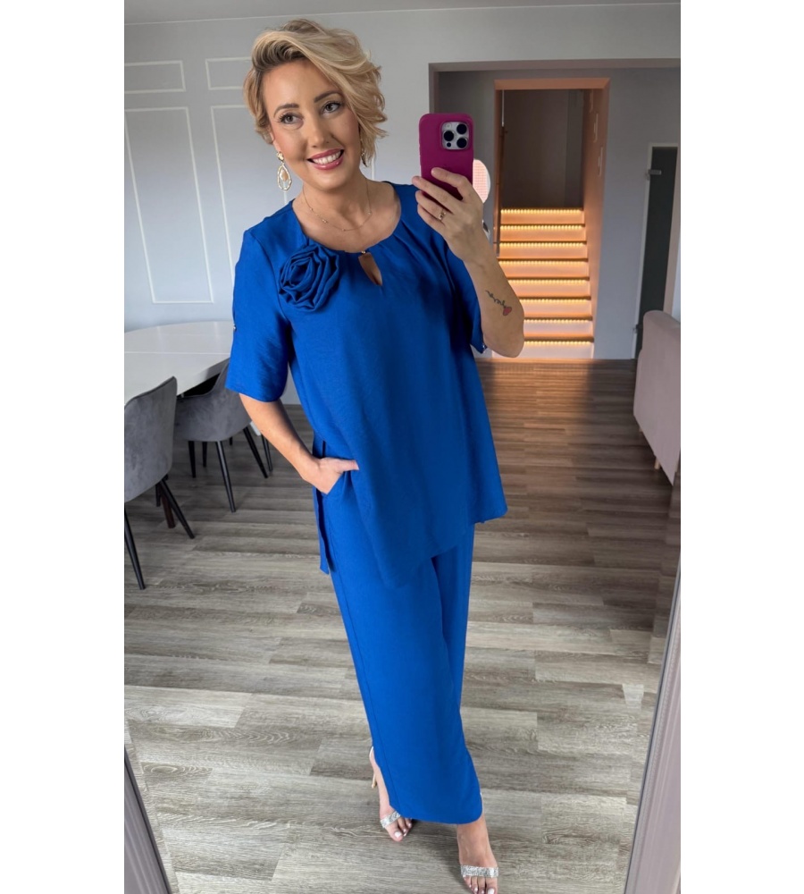 Szafirowy komplet spodnie+tunika z kwiatem.MODEL: TR-9564