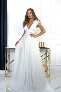 Sukienka Ślubna w pięknym białym kolorze. Model: IP-9574