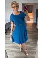 SUKIENKA MIDI Z KRÓTKIM RĘKAWKIEM W KOLORZE TURKUSOWYM I LAŃCUSZKIEM W TALII. MODEL:TR-9598