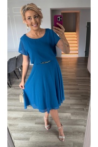 SUKIENKA MIDI Z KRÓTKIM RĘKAWKIEM W KOLORZE TURKUSOWYM I LAŃCUSZKIEM W TALII. MODEL:TR-9598