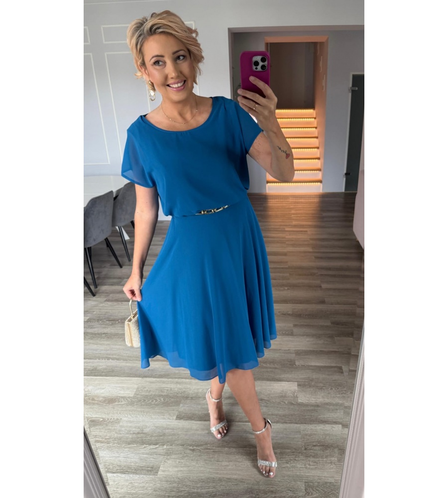 SUKIENKA MIDI Z KRÓTKIM RĘKAWKIEM W KOLORZE TURKUSOWYM I LAŃCUSZKIEM W TALII. MODEL:TR-9598