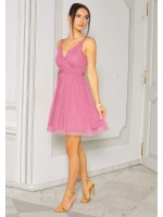 ROZKLOSZOWANA SUKIENKA MINI Z DODATKIEM TIULU NA RAMIĄCZKACH W KOLORZE PUDROWEGO RÓŻU. MODEL: EB-9692