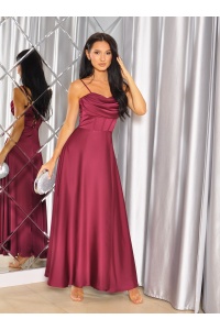 SUKIENKA MAXI ROZKLOSZOWANA SATYNOWA DEKOLT WODOSPAD NA BIUSCIE W KOLORZE BORDOWYM. MODEL: KM-9771