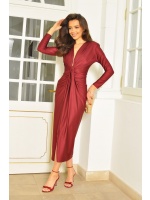 Satynowa maxi z długim rękawem i dużym rozcięciem na dekolcie w kolorze bordowym.MODEL: IP-9782