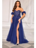 Olśniewająca sukienka w kolorze granatowym ze zdobionym gorsetem.Model: PW-9804