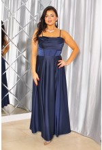 SUKIENKA MAXI ROZKLOSZOWANA SATYNOWA, WODOSPAD NA BIUSCIE W KOLORZE GRANATOWYM.MODEL: KM-9866