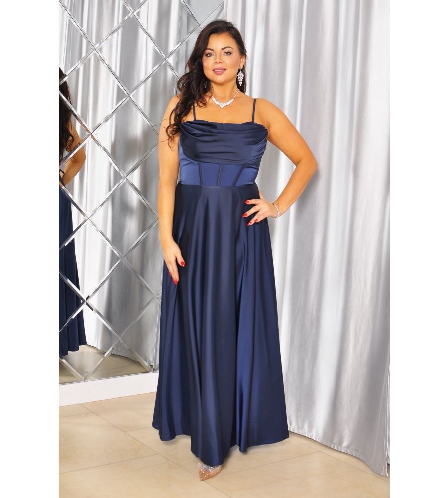 SUKIENKA MAXI ROZKLOSZOWANA SATYNOWA, WODOSPAD NA BIUSCIE W KOLORZE GRANATOWYM.MODEL: KM-9866