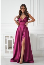 Sukienka lekko rozkloszowana na cienkich ramiączkach z wiązaniem na plecach w kolorze bordowym .MODEL: BC-9876